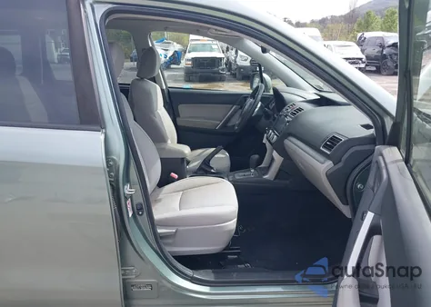 2016 Subaru Forester 2.5I Premium z USA, uszkodzony, nr VIN JF2SJADC6GH552079